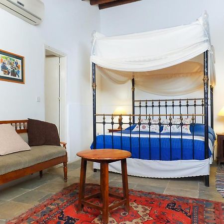 Zoes Traditional Apartments, Bed & Breakfast Larnaca Zewnętrze zdjęcie