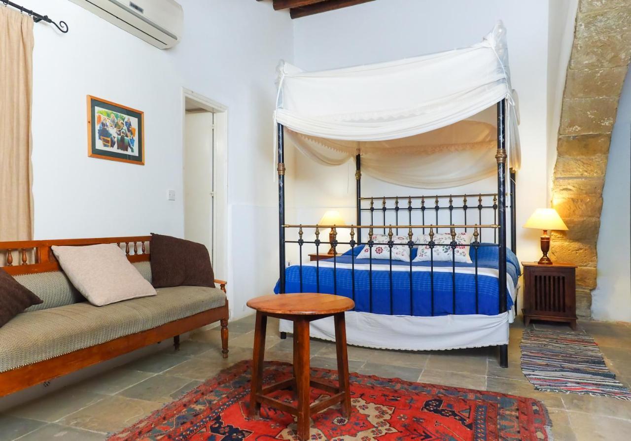 Zoes Traditional Apartments, Bed & Breakfast Larnaca Zewnętrze zdjęcie