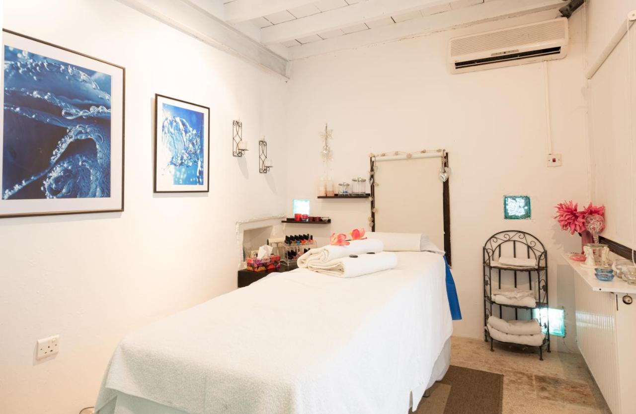 Zoes Traditional Apartments, Bed & Breakfast Larnaca Zewnętrze zdjęcie